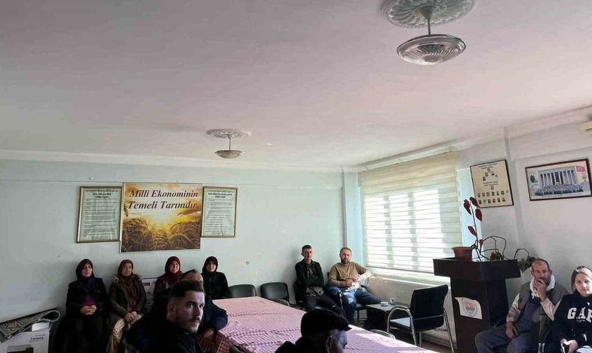 Çavdarhisar'da süt sığırı yetiştiriciliği için özel kurs açıldı