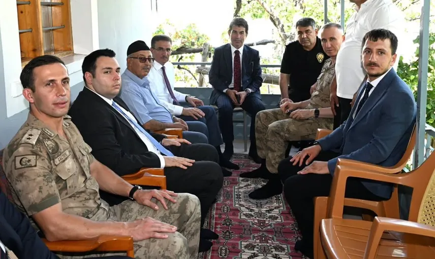 Vali Aydın Baruş İspir’de şehit ailesi ve gaziyi ziyaret ederek vefa örneği sergiledi