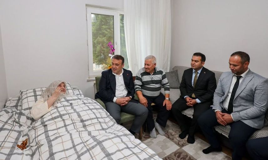 Bilecik Valisi, yaşlı çiftin evine konuk olarak sosyal destek mesajı verdi