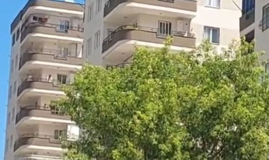 Adana'da apartman dairesinde çıkan yangın kontrol altına alındı
