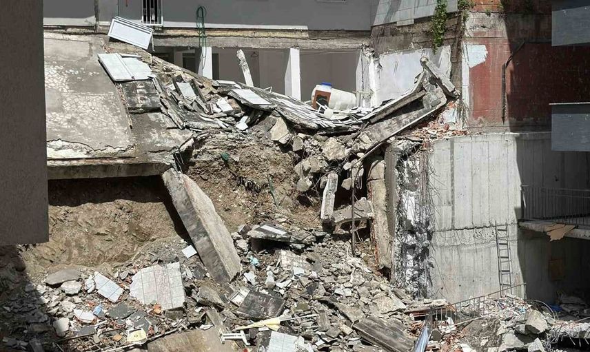 Kağıthane'de kentsel dönüşüm sırasında çökme yaşandı
