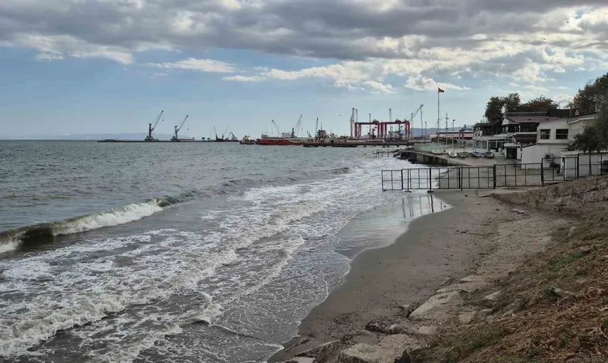 Poyraz, Marmara Denizi ulaşımını aksattı