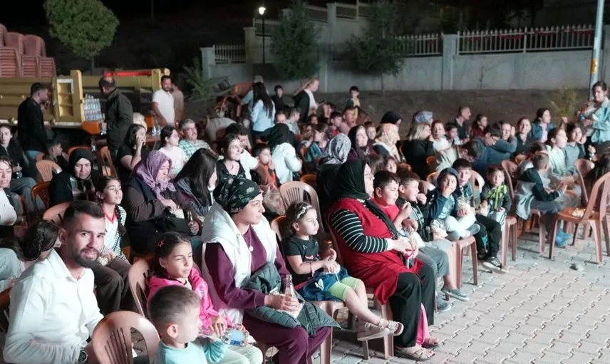Denizli'de açık hava sinemanın nostaljik tadı: Köyümde Sinema Günleri devam ediyor