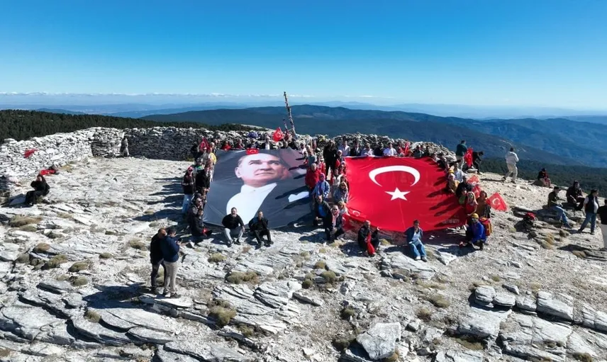 Kazdağları'nda kurtuluş coşkusu: Bayrak yürüyüşü gerçekleştirildi