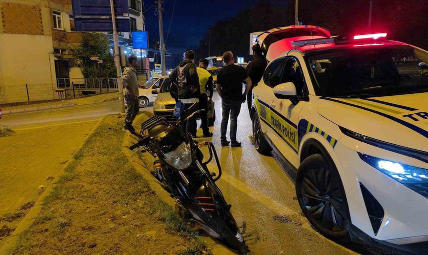 Edirne'de polisten kaçan motosiklet sürücüsü kaza yaptı