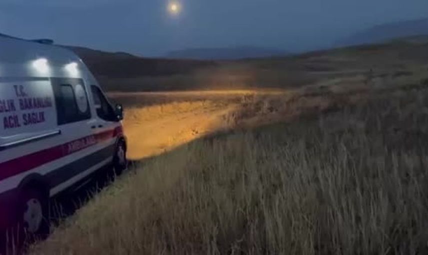 Van'da kaza geçiren yaralıya sağlık ekiplerinden hızlı müdahale