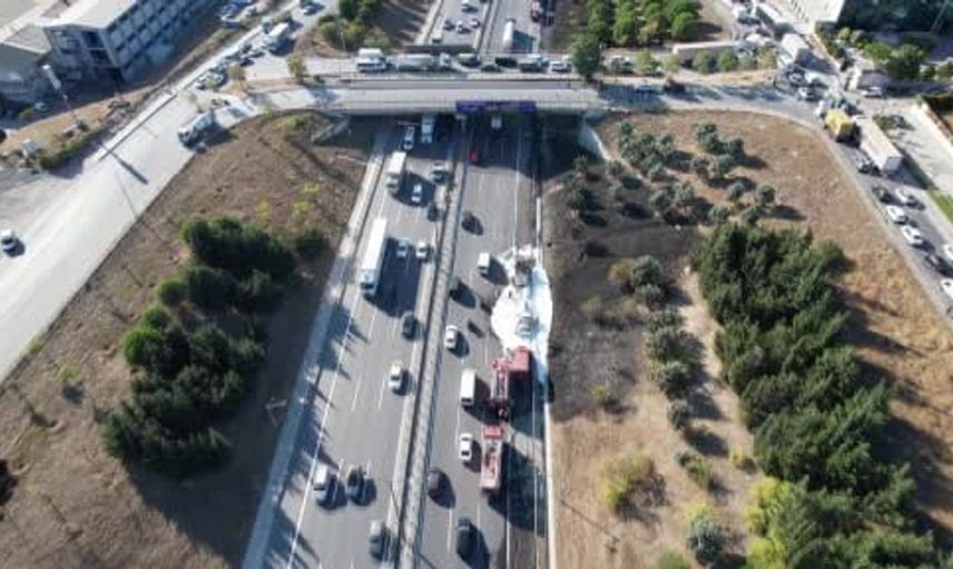 Esenyurt'ta seyir halindeki tır alev aldı, otoyolda trafik durdu