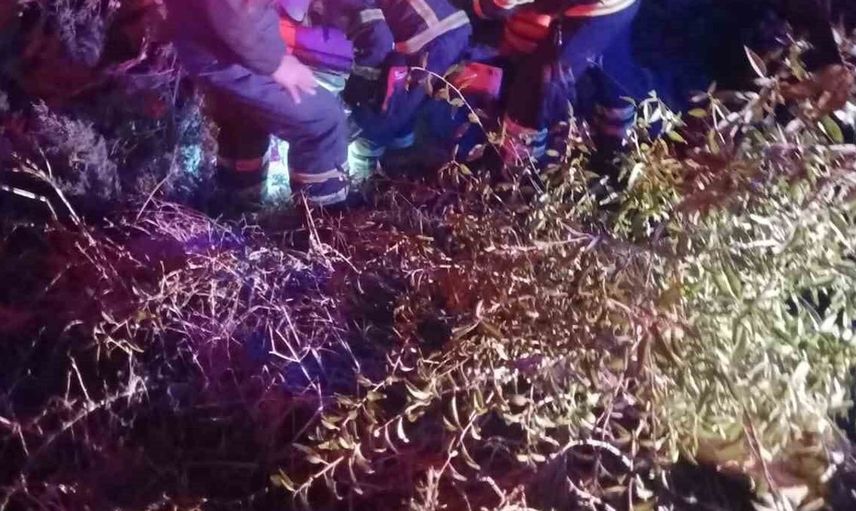 Kahta'da otomobil şarampole devrildi: Üç kişi yaralandı