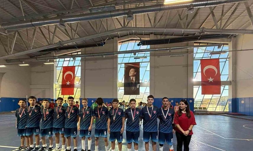 Cumhuriyet Bayramı coşkusu hokey turnuvasında yaşandı