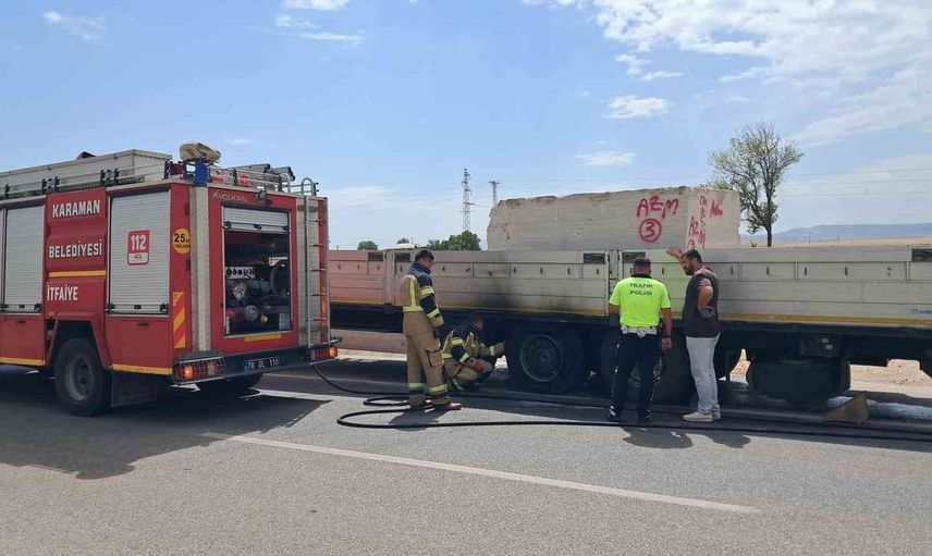 Karaman'da mermer yüklü tırda lastik yangını paniği