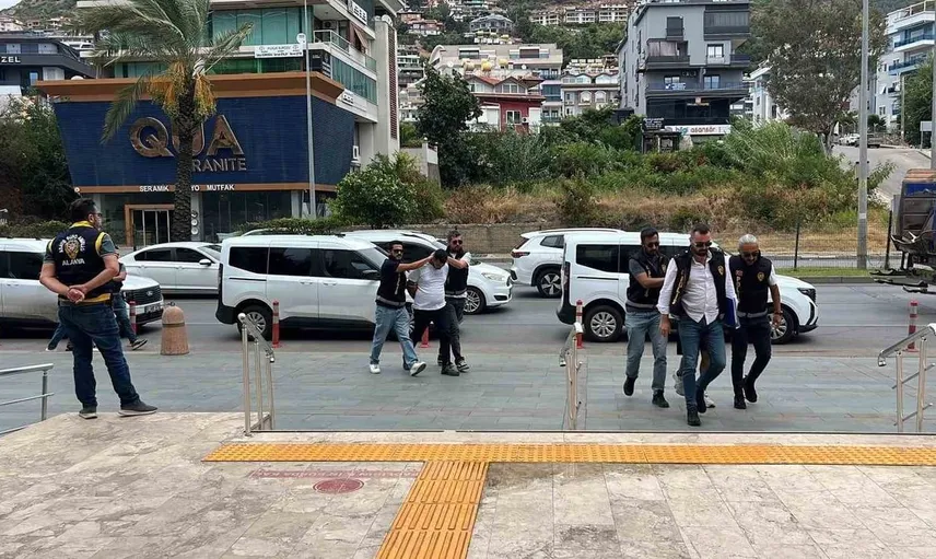 Alanya'da döviz bürosu soygununda 3 tutuklama: 400 bin lira geri teslim edildi
