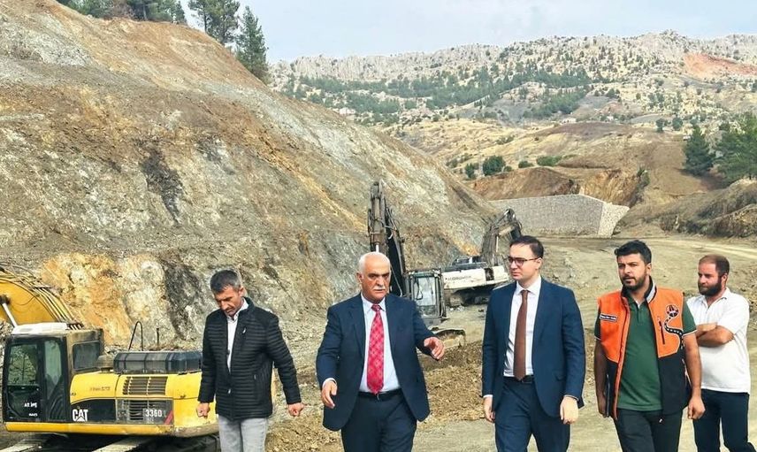 Sincik-Kahta karayolunda kış öncesi çalışmalar hızlanıyor