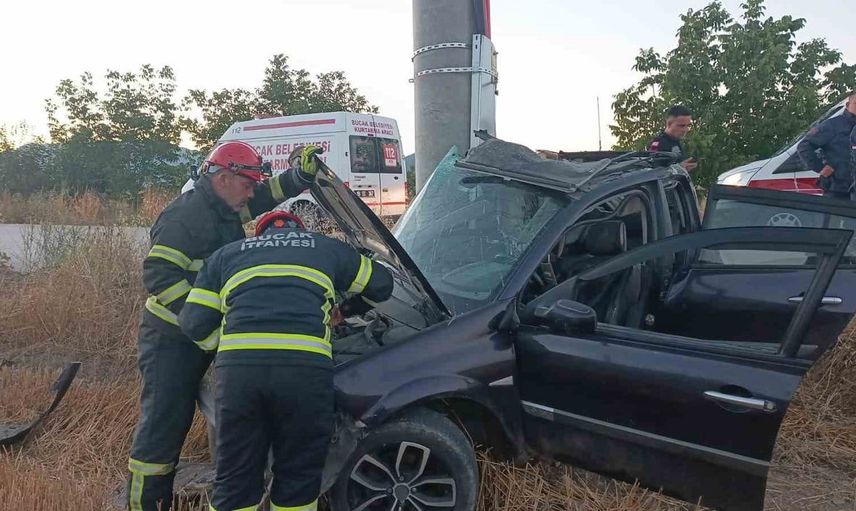 Burdur’da otomobilin elektrik direğine çarpması sonucu 1 kişi yaralandı