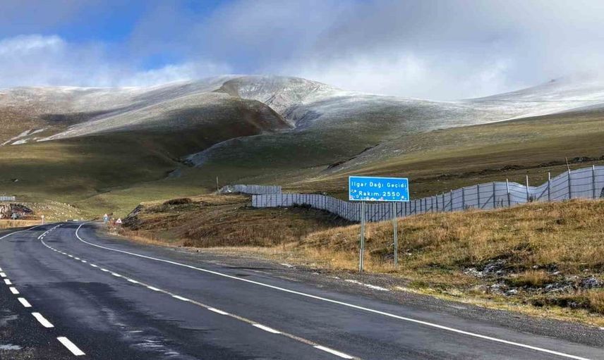 Ilgar Dağı’nda kış şartları zorlaştırıyor: Kar ve tipi sürücüleri yola kilitledi