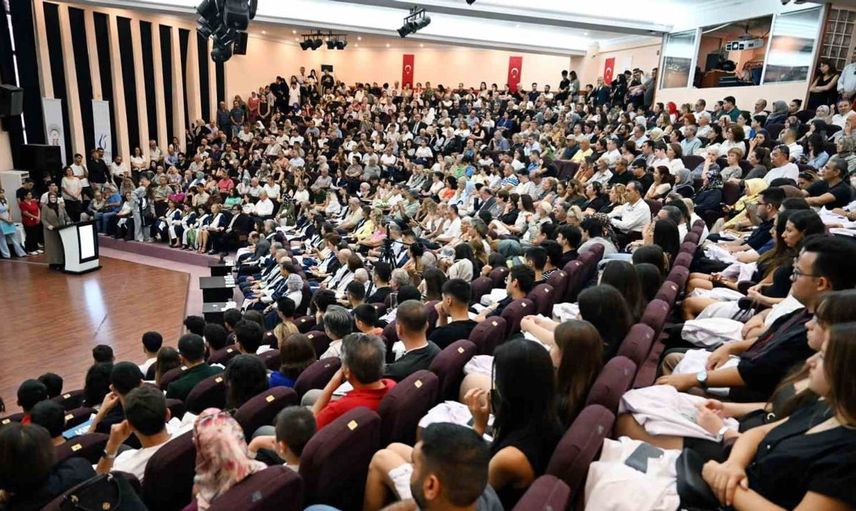 Geleceğin hekimleri beyaz önlüklerini giydi