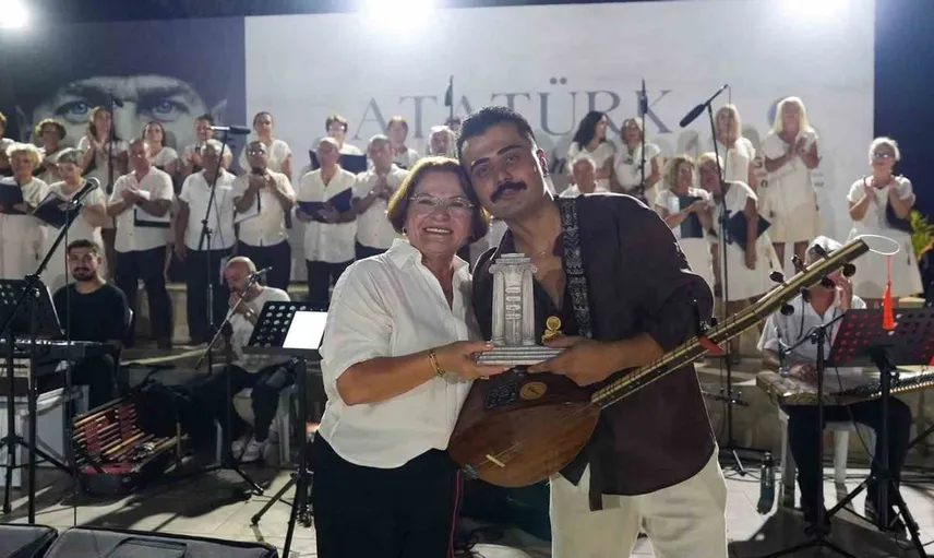 Didim'de halk müziği konseri ile yaz akşamı keyfi