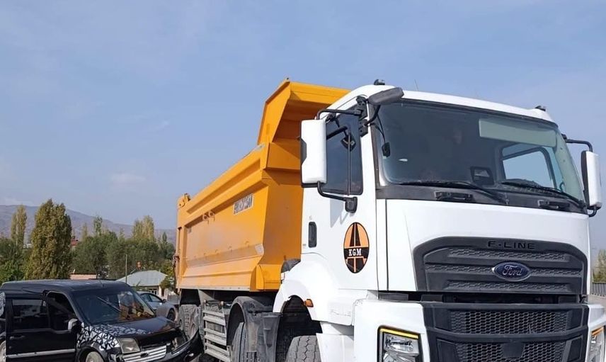 Tuzluca’da kaza: kamyon ve hafif ticari araç çarpıştı
