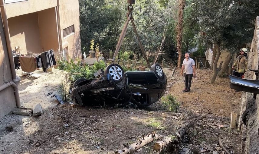 Beşiktaş'ta otomobil kazası: Sürücü hastaneye kaldırıldı