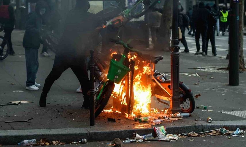 Fransa'daki protestolarda can kaybı: Çatışmalar sürerken 1800 gözaltı