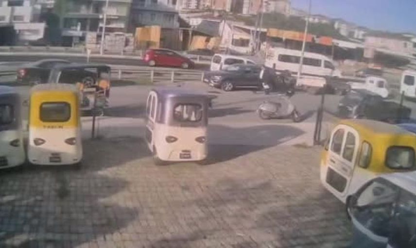 E-5 kara yolunda zincirleme kaza: araçlar takla attı, 2 yaralı
