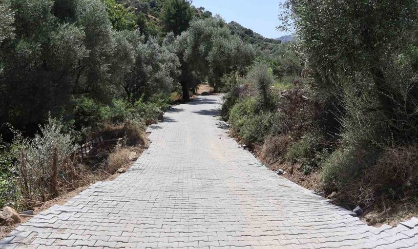 Nazilli Bayındır'da yollar parke taşıyla kaplanıyor