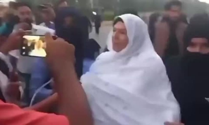 Aleema Khan gözaltına alındı: eski başbakanın kardeşi protestolar öncesi tutuklandı