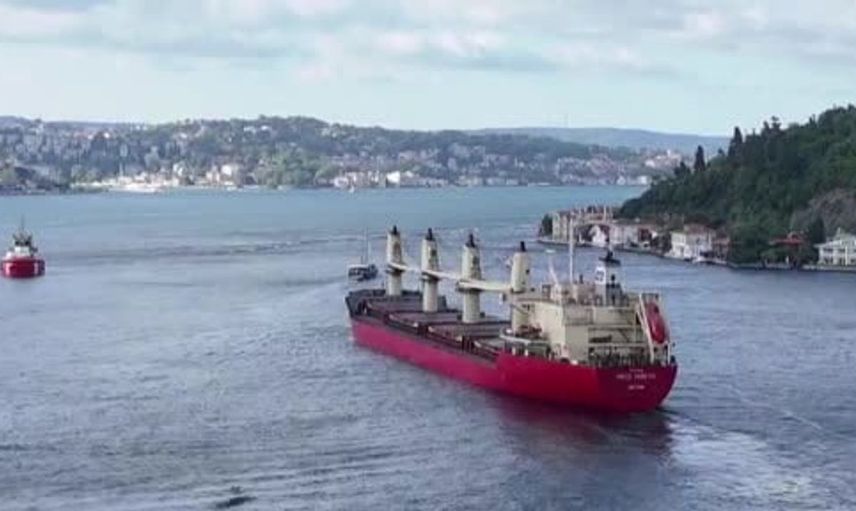 İstanbul Boğazı'nda makine arızası yapan gemi nedeniyle gemi trafiği durduruldu