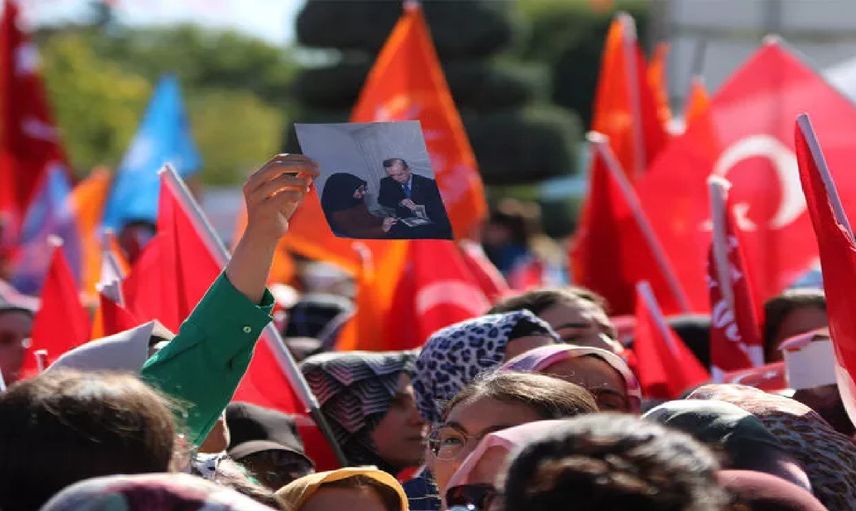 6 yıl sonra Cumhurbaşkanı Erdoğan’la tekrar bir araya geldi: Elindeki fotoğraf dikkat çekti
