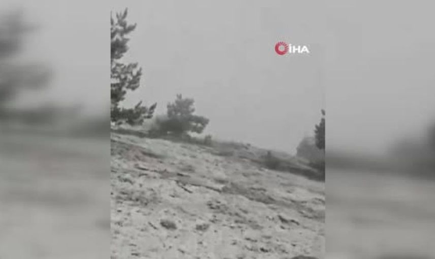 Muğla'nın Kavaklıdere ilçesinde kışın müjdecisi: Sezonun ilk karı yağdı