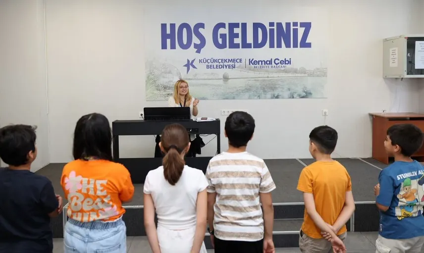 Küçükçekmece'de müziğe yeni soluk: Gezen akademi büyüyen yeteneklerin peşinde
