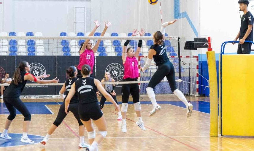 Manavgat Belediyespor kadın voleybol takımı yeni sezona disiplinli hazırlıklar yapıyor