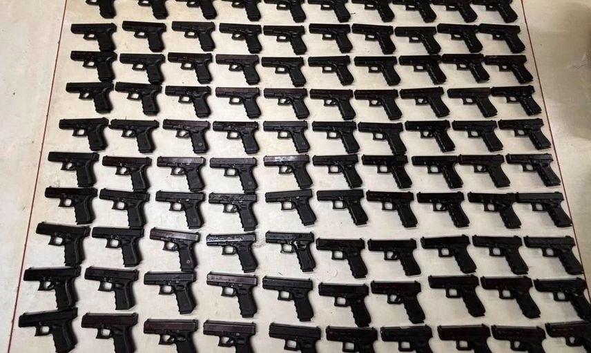 İstanbul'da ruhsatsız silah operasyonu: 100 tabanca ele geçirildi