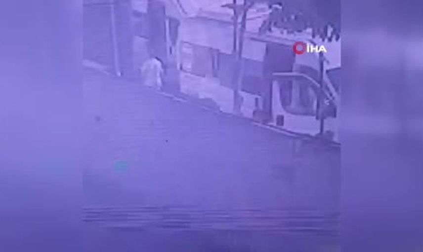 Arnavutköy'deki silahlı çatışmanın görüntüleri ortaya çıktı: Bir şoför hayatını kaybetti