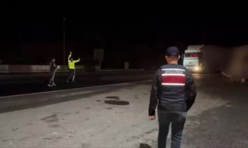 Adana'da otoyolda 8 ton kaçak tütün ele geçirildi