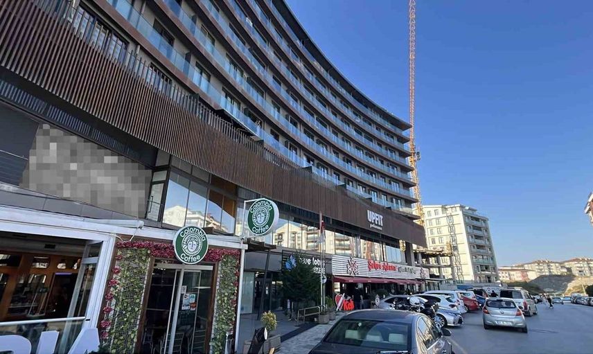 Gebze'de yakalama sırasında merdivenlerden düşen şüpheli yaralandı