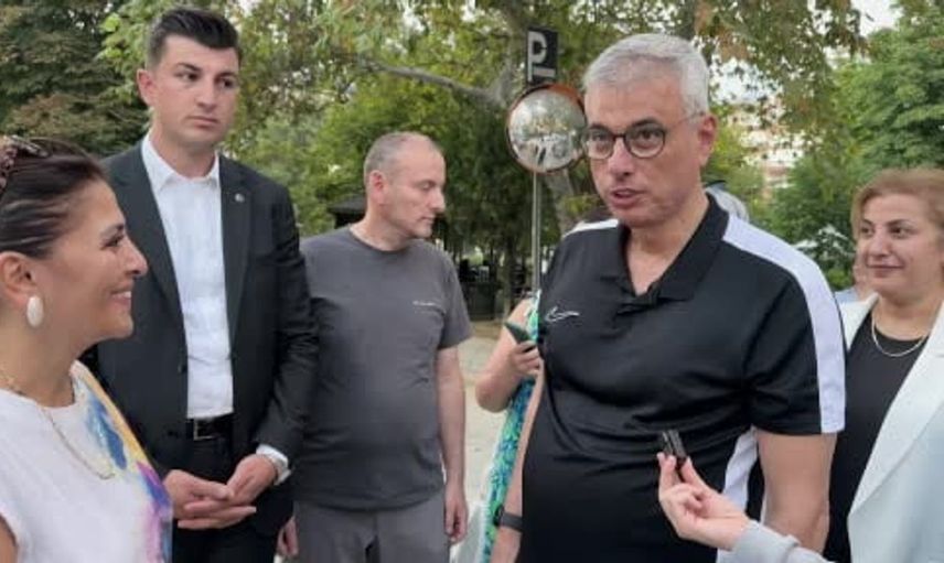 Sağlık Bakanı Memişoğlu, mahalle etkinliğinde vatandaşlarla spor yaptı