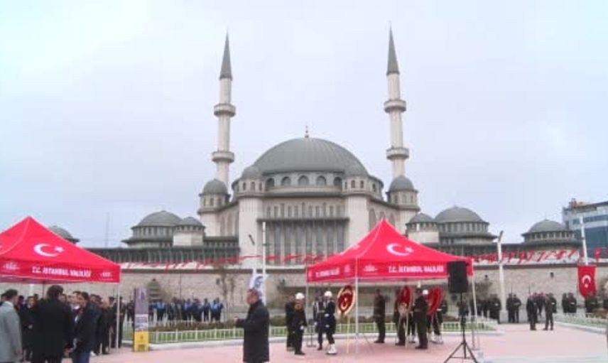 Cumhuriyet Bayramı öncesi Taksim'de anlamlı tören gerçekleştirildi
