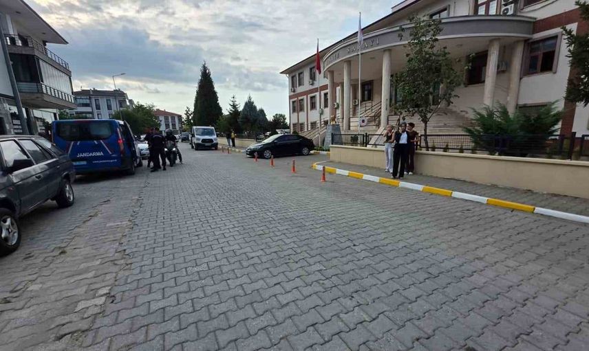 Sakarya'da eşini bıçaklayarak ağır yaralayan adam tutuklandı