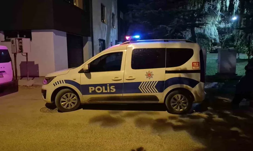 Eskişehir'de apartmanın 2'nci katından düşen kişi hastaneye kaldırıldı