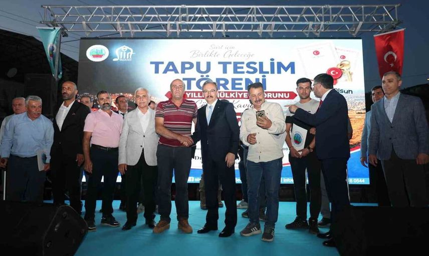 Siirt'te 34 yıllık mülkiyet sorunu tarih oldu: 497 vatandaş tapularını aldı