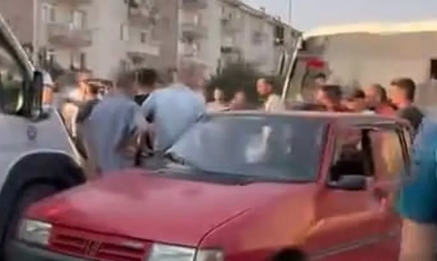 İnegöl'de zincirleme trafik kazasında 4 kişi yaralandı