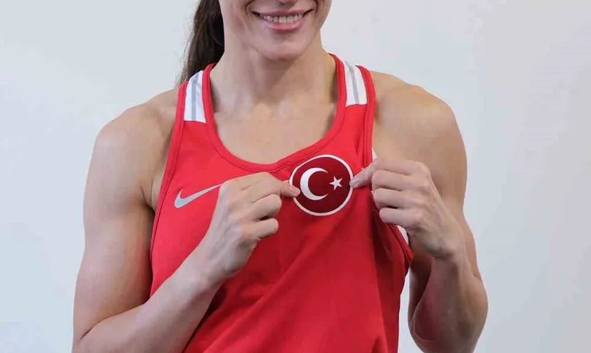 Elazığlı boksör gizem özer, bulgaristan’da madalya peşinde