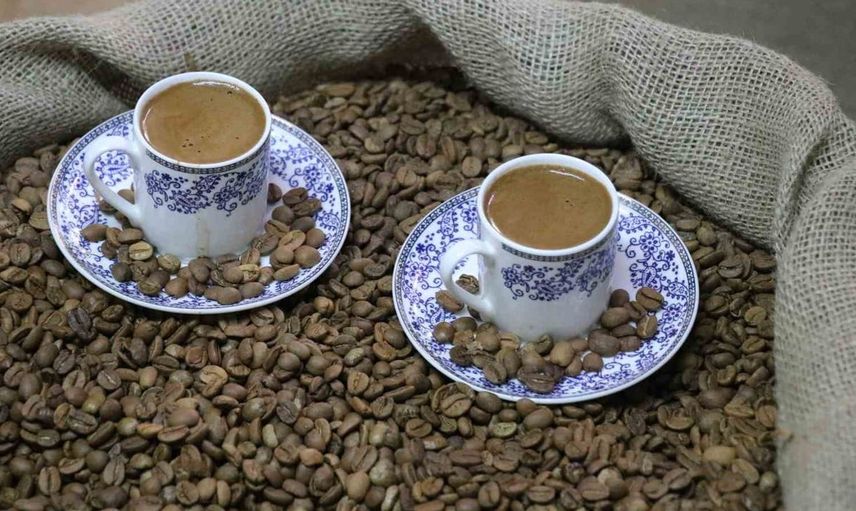 Sivas'ta asırlık yöntemlerle hazırlanan Türk kahvesi, lezzetini tarihi makinalardan alıyor