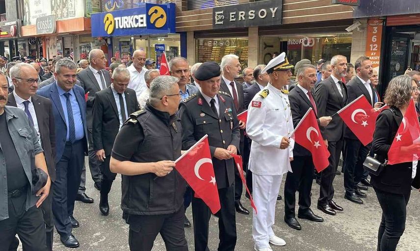 Zonguldak'ta gaziler günü kutlaması: Kortej yürüyüşü büyük ilgi gördü