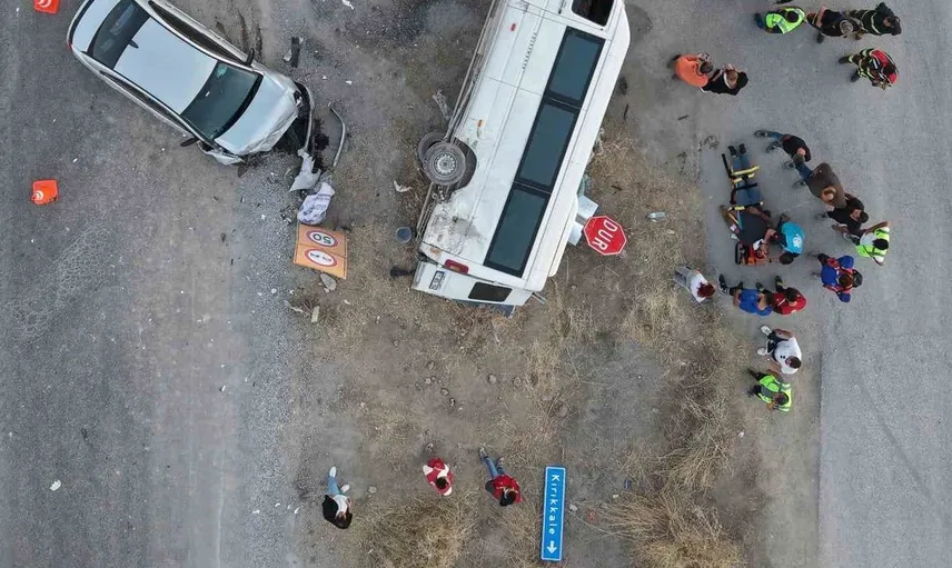 Kırıkkale'de minibüs kazasında yaralananlar hayati tehlikesi yok