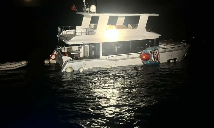 Çanakkale'de batmak üzere olan teknedeki iki kişi kurtarıldı