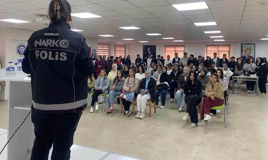 Erzincan'da üniversite öğrencilerine narkotik eğitimi verildi