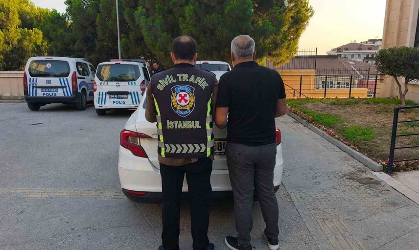 Beylikdüzü'nde taksicinin önünü kesip araç yumruklayan trafik magandasına 182 bin lira ceza