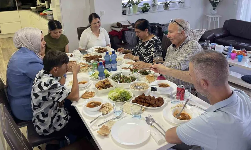 Şanlıurfalı gurbetçiler semizotu ile Almanya'da toprak özlemini giderdi