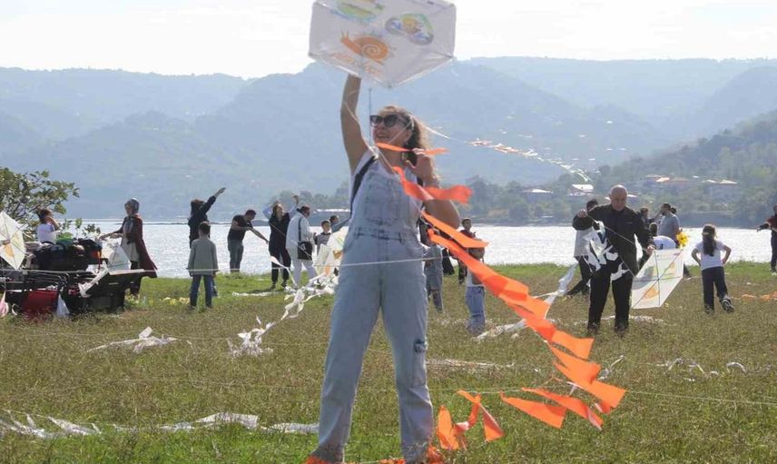 Yason Burnu'nda çocukların neşesi uçurtmalarda buluştu